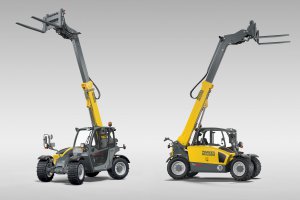 Zwei gelbe Wacker Neuson Teleskoplader TH522 vor weißem Hintergrund